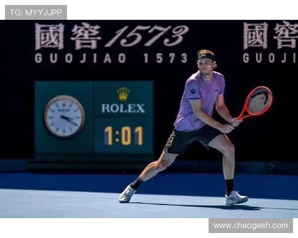 网球赛季新篇章：全球顶尖选手备战2025年澳网，迎接激烈角逐