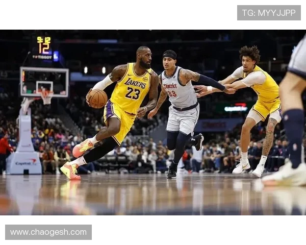 詹姆斯再创里程碑湖人加时险胜勇士年轻核心闪耀全场