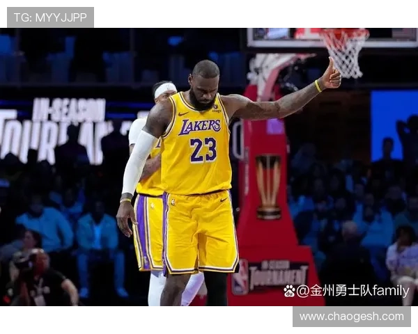 詹姆斯复出领衔湖人三巨头迎战勇士,浓眉表现成比赛关键决定因素